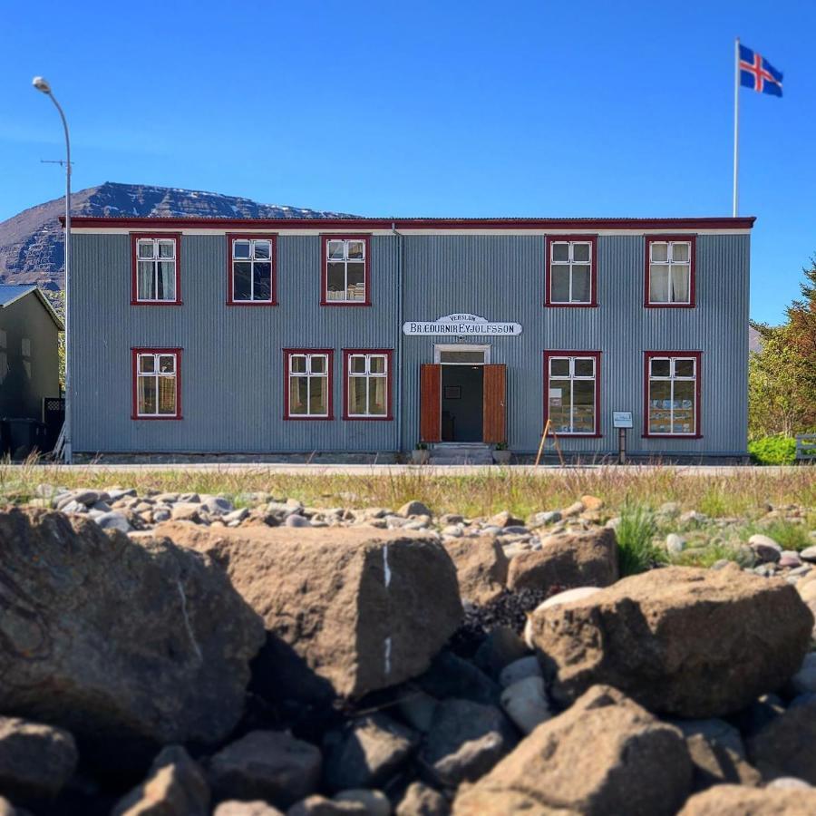 The Old Bookstore Flateyri Exteriör bild